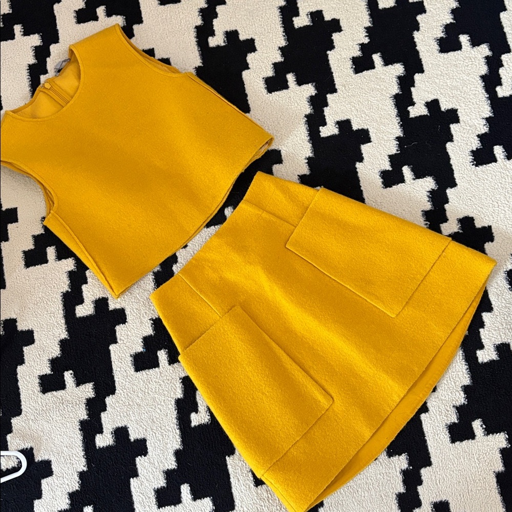 UNIQUE YELLOW Sleeveless Top and Skirt Set 60s mod style